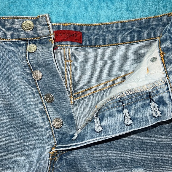 Signature 8 Women’s High Waisted and Distressed Jean Shorts — Size S/26 - Picture 5 of 7